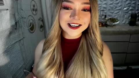 Snapshot of gorgeousamandarose chatting on 10-11-25, 03:17 Amanda rose online show from 10-11-25, 03:17