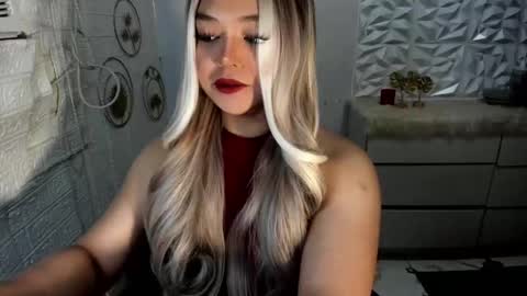 Snapshot of gorgeousamandarose chatting on 10-15-25, 11:49 Amanda rose online show from 10-15-25, 11:49