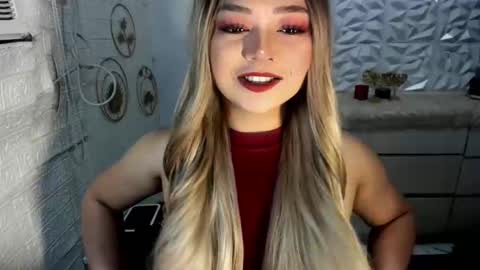 Snapshot of gorgeousamandarose chatting on 10-22-25, 01:50 Amanda rose online show from 10-22-25, 01:50