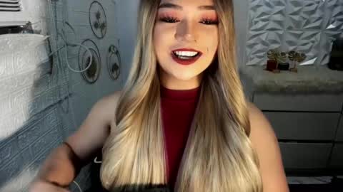 Snapshot of gorgeousamandarose chatting on 10-23-25, 01:38 Amanda rose online show from 10-23-25, 01:38