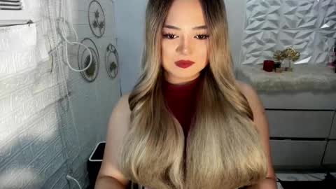 Snapshot of gorgeousamandarose chatting on 10-26-25, 05:46 Amanda rose online show from 10-26-25, 05:46