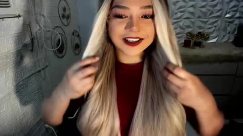 Snapshot of gorgeousamandarose chatting on 11-01-25, 01:51 Amanda rose online show from 11-01-25, 01:51