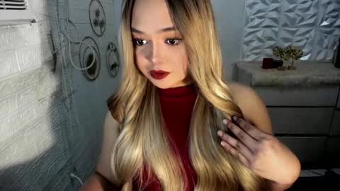 Snapshot of gorgeousamandarose chatting on 11-11-25, 02:11 Amanda rose online show from 11-11-25, 02:11