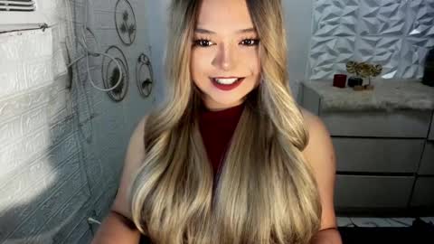 Snapshot of gorgeousamandarose chatting on 11-17-25, 12:38 Amanda rose online show from 11-17-25, 12:38