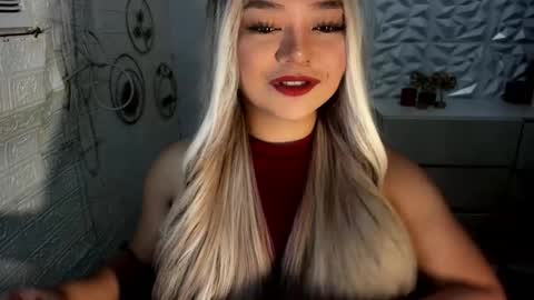 Snapshot of gorgeousamandarose chatting on 11-17-25, 08:03 Amanda rose online show from 11-17-25, 08:03