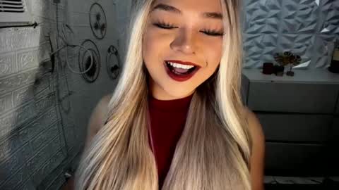 Snapshot of gorgeousamandarose chatting on 11-22-25, 02:10 Amanda rose online show from 11-22-25, 02:10