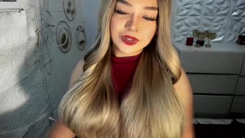 Snapshot of gorgeousamandarose chatting on 11-25-25, 01:05 Amanda rose online show from 11-25-25, 01:05