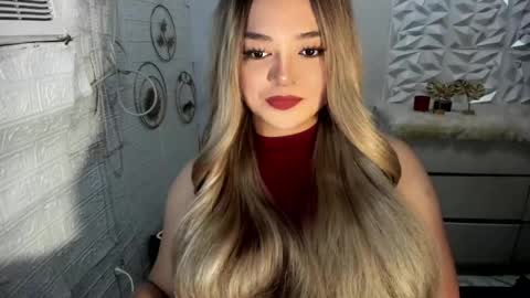Snapshot of gorgeousamandarose chatting on 11-27-25, 02:13 Amanda rose online show from 11-27-25, 02:13