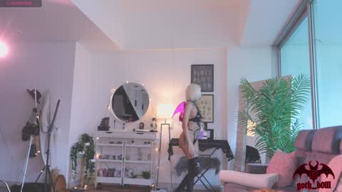 Snapshot of goth_dolll chatting on 10-29-25, 09:16 sophie Special celebration a the beach 300k followers 3011 and 0112 online show from 10-29-25, 09:16