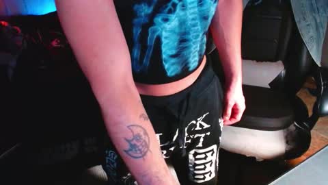 Snapshot of gothbro chatting on 11-28-25, 11:02 Kris online show from 11-28-25, 11:02