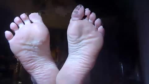 Snapshot of gothicfeetfantasies chatting on 11-21-25, 04:44 Mistress Mommy Godess online show from 11-21-25, 04:44