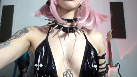        online show from 01-04-25, 08:17