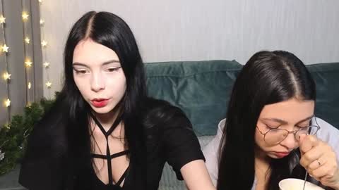 Snapshot of gothicxz chatting on 01-04-25, 01:10 HIMORI AND LISAPVT NAKED online show from 01-04-25, 01:10