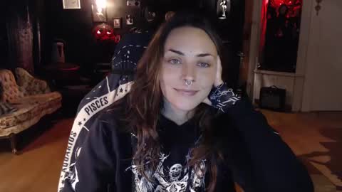 Snapshot of gothstripper chatting on 09-25-25, 12:36 Hezra online show from 09-25-25, 12:36