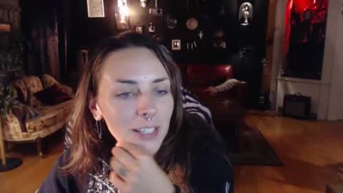 Snapshot of gothstripper chatting on 09-26-25, 12:25 Hezra online show from 09-26-25, 12:25