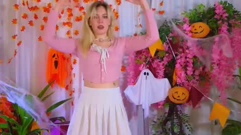 Snapshot of gracecaldwell chatting on 10-28-25, 04:53 Grace online show from 10-28-25, 04:53