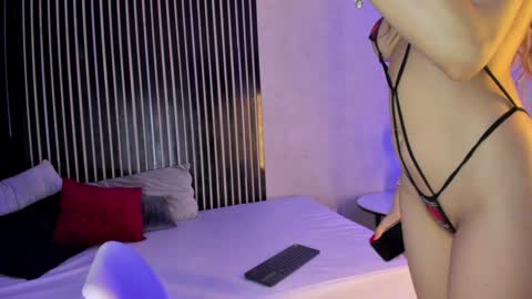 Snapshot of gracecartier chatting on 12-24-24, 04:08 Grace Cartier online show from 12-24-24, 04:08