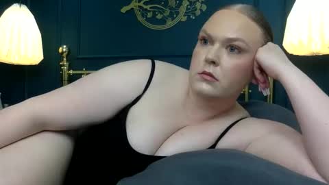 Snapshot of graceloves69 chatting on 05-11-26, 09:15 Grace Loves online show from 05-11-26, 09:15