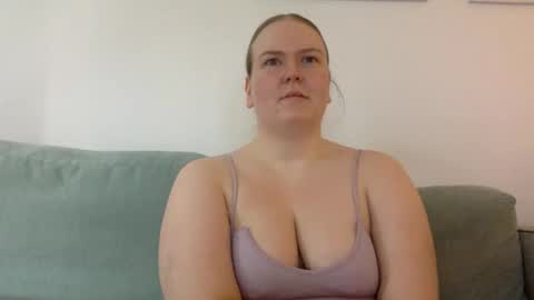 Snapshot of graceloves69 chatting on 05-17-26, 10:22 Grace Loves online show from 05-17-26, 10:22