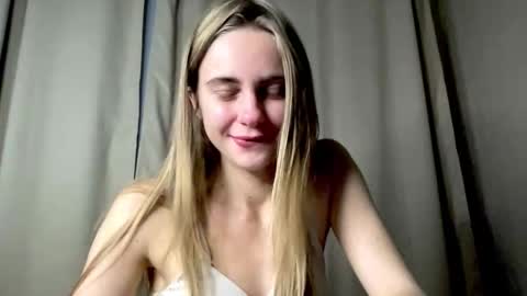 Snapshot of gracetorrezz chatting on 10-24-25, 04:36 gracetorrezz online show from 10-24-25, 04:36