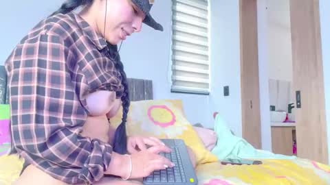 Snapshot of graciadom555 chatting on 10-28-25, 04:42 GRECIADOMM555 online show from 10-28-25, 04:42