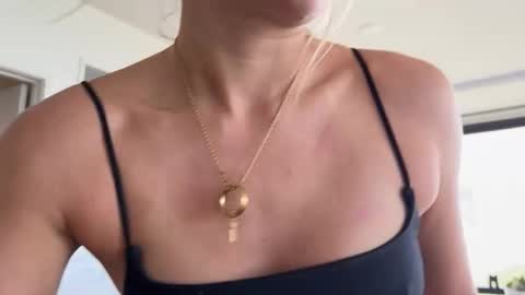 Gracie Mae online show from 10-11-25, 04:49