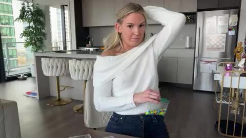 Gracie Mae online show from 11-22-25, 08:19