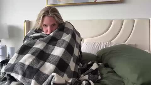 Gracie Mae online show from 11-25-25, 03:12