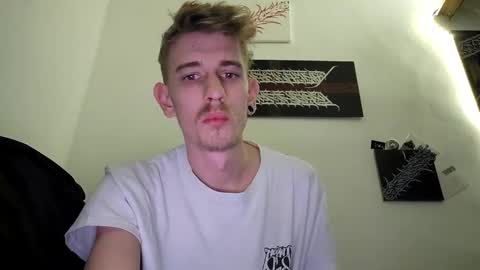 Snapshot of graff4 chatting on 01-01-25, 04:39 Smallcom online show from 01-01-25, 04:39