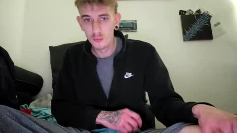 Snapshot of graff4 chatting on 01-02-25, 12:23 Smallcom online show from 01-02-25, 12:23