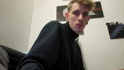 Snapshot of graff4 chatting on 01-03-25, 12:11 Smallcom online show from 01-03-25, 12:11