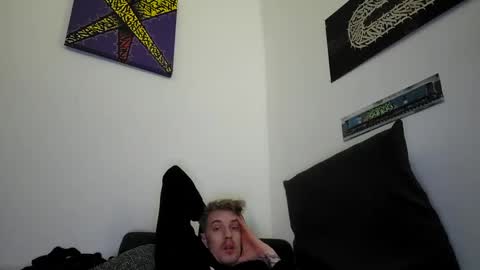 Snapshot of graff4 chatting on 01-12-25, 07:42 Smallcom online show from 01-12-25, 07:42