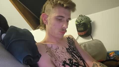 Snapshot of graff4 chatting on 10-29-25, 08:54 Smallcom online show from 10-29-25, 08:54