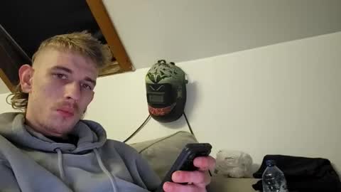 Snapshot of graff4 chatting on 12-14-25, 03:12 Smallcom online show from 12-14-25, 03:12