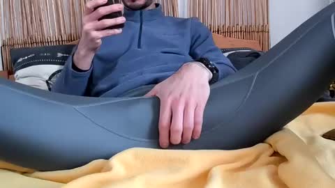 Snapshot of grandbi chatting on 01-28-25, 01:59 grandbi online show from 01-28-25, 01:59