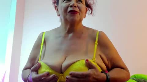 Snapshot of grandmother_milf chatting on 01-09-25, 01:39 Mi Name is violeta  online show from 01-09-25, 01:39