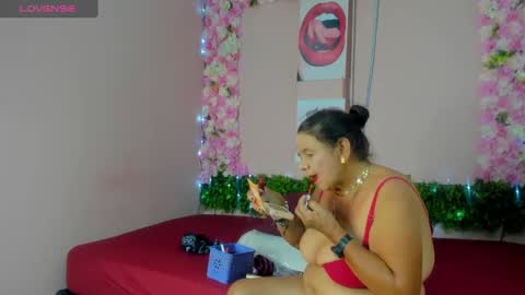Snapshot of grandmother_milf chatting on 02-02-25, 02:48 Mi Name is violeta  online show from 02-02-25, 02:48