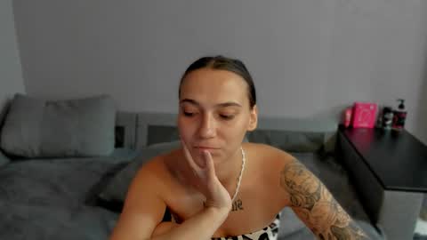 Anna online show from 04-28-26, 02:27