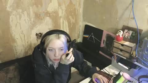 Snapshot of graylovescookies chatting on 12-17-24, 10:11 graylovescookies online show from 12-17-24, 10:11