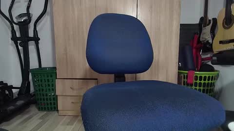 Snapshot of grayrosty chatting on 10-23-25, 02:27 grayrosty online show from 10-23-25, 02:27