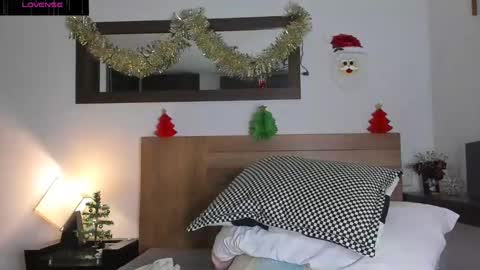 Snapshot of greeneyes_col chatting on 12-08-24, 03:43 Juan online show from 12-08-24, 03:43