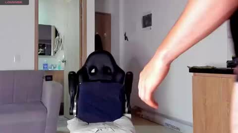 Snapshot of greeneyes_col chatting on 02-04-25, 03:33 Juan online show from 02-04-25, 03:33