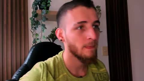 Snapshot of greeneyes_col chatting on 11-20-25, 07:57 Juan online show from 11-20-25, 07:57