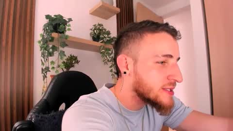 Snapshot of greeneyes_col chatting on 11-22-25, 08:52 Juan online show from 11-22-25, 08:52