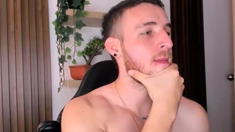 Snapshot of greeneyes_col chatting on 11-25-25, 06:41 Juan online show from 11-25-25, 06:41