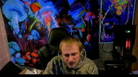 Snapshot of greenlungs8195 chatting on 12-13-24, 06:42 Greenlungs8195 online show from 12-13-24, 06:42