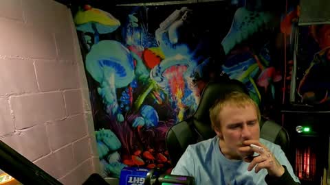 Snapshot of greenlungs8195 chatting on 12-29-24, 09:39 Greenlungs8195 online show from 12-29-24, 09:39