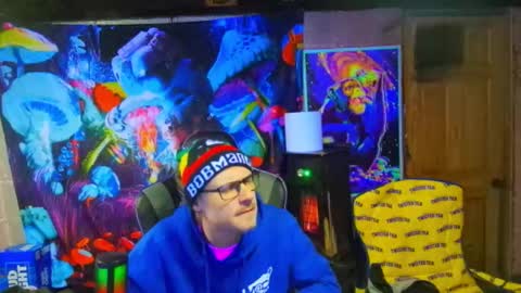 Snapshot of greenlungs8195 chatting on 02-11-25, 07:12 Greenlungs8195 online show from 02-11-25, 07:12