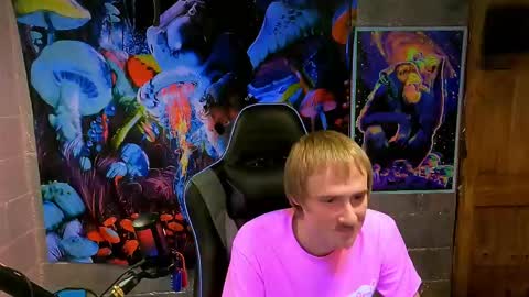 Snapshot of greenlungs8195 chatting on 02-16-25, 06:43 Greenlungs8195 online show from 02-16-25, 06:43