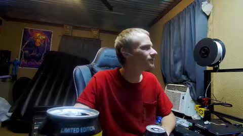 Snapshot of greenlungs8195 chatting on 09-09-25, 12:15 Greenlungs8195 online show from 09-09-25, 12:15